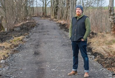 Spaziergang mit dem Mitteldorfer Ortsvorsteher Norman Schirmer: Hier hat schweres Baugerät schon eine Schneise geschlagen. 
