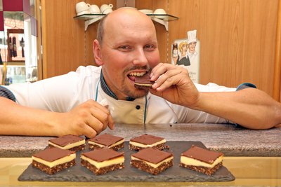 Konditormeister Michael Nötzold lässt sich von der kanadischen Süßigkeit Nanaimo Bar verlocken.