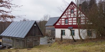 Der Riedelhof hat sich seit seiner Rettung als Treffpunkt vieler etabliert - als Naturschutzstation, mit Konzerten und Vermietungen. 