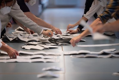 Mehr als 250 Wahlhelfer (Symbolbild) werden in Freiberg dafür sorgen, dass die Wahlen ordnungsgemäß verlaufen.