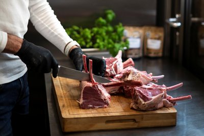 Matthias Werler vom Restaurant „Egghead“ verarbeitet Rinderfleisch.