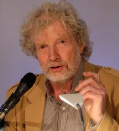 Der Schauspieler und Pianist Christian Steyer hat in der Johanneskirche Niederwürschnitz begeistert.