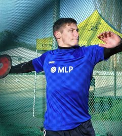 Beim Heimaturlaub sportlich aktiv: Der Freiberger Tobias Hösel ging beim Winterwurfwettkampf in Rochlitz für den MTV Lübeck an den Start. 