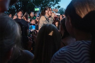 Bad in der Menge: Lena bei ihrem Plauener Konzert.
