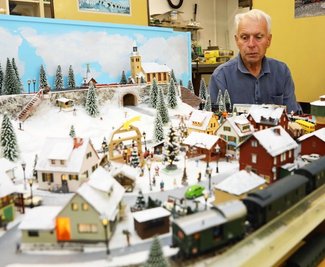 Heinz Knaut zeigt seine Winter-Heimanlage. 