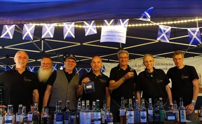 Da waren die Fans des schottischen Nationalgetränks in ihrem Element: Der Lichtensteiner Whiskyclub hatten für jeden Geschmack das Passende aufLager. Das soll auch nächstes Jahr der Fall sein: bei der 6. Lichtensteiner Whiskynacht.