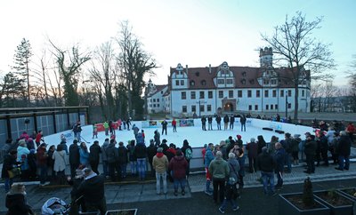 Crimmitschauer Eishockey-Profis zu Gast auf der Eisbahn in Glauchau.