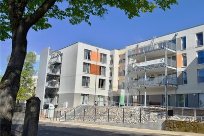 Außenansicht des neuen und vom Träger Alloheim betriebenen Pflegeheims An der alten Färberei in Limbach-Oberfrohna.
