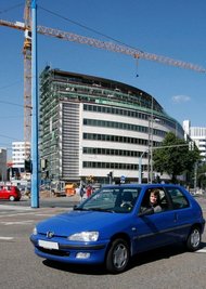 Der Umleitungs-Test führte Redakteur Johannes Pöhlandt bis nach Chemnitz. Am früheren Schocken-Kaufhaus wird übrigens ebenfalls gebaut.