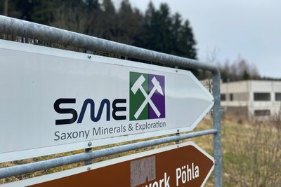 Die Saxony Minerals & Exploration AG aus Halsbrücke will in Pöhla ein Bergwerk für Wolfram, Zinn und Flussspat einrichten. Nun soll ein Investor aus Singapur einsteigen.