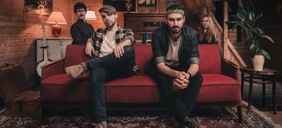 Der Gornsdorfer Jan Thierfelder (rechts) ist der Frontman der Band Jante. Am Freitag wurde ihr neuer Song "Alles gut" veröffentlicht. Ende kommende Woche beginnt eine Clubtour, bei der die Band auch in Chemnitz spielen wird. 