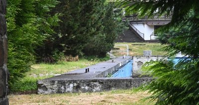 Die Idee, einen Teil des Freibadgeländes mit einer Art Spielplatz wiederzubeleben, kommt von Einwohnern Erfenschlags. Geld von der Stadt war dafür zunächst nicht zu erwarten. Das könnte sich nun ändern. 