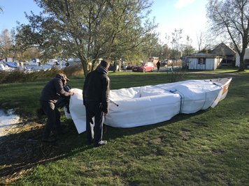 Mit diesem etwa sechs Meter langen Boot waren die Angler bei Sturmwarnung hinausgefahren.