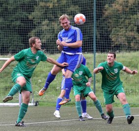 Der zweifache Waldenburger Torschütze Kevin Gumboldt bringt seine Mannschaft in dieser Szene mit 1:0 in Führung. 