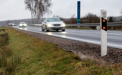 Entlang der Bundesstraße 175 soll von Rochlitz bis zur Pappelallee Glasfaserkabel verlegt werden.