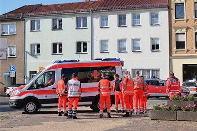 DRK-Retter standen auf Abruf am Chemnitzer Platz.