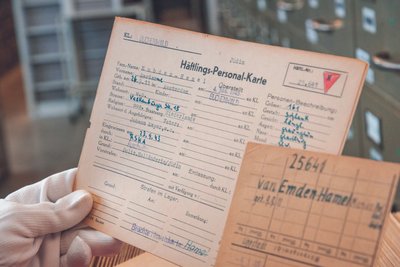 Häftlingskarten aus den „Arolsen Archives" in Hessen werden im Projekt #everynamecounts von Freiwilligen in ein Online-Archiv übertragen. So entsteht ein digitales Denkmal für die Opfer der NS-Zeit.