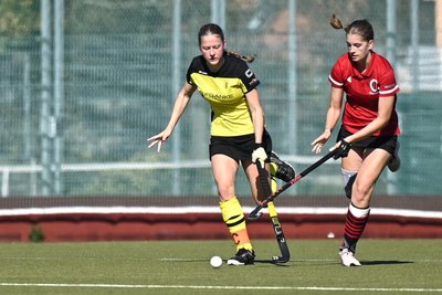 Medaille verpasst: Die Freiberger Mädchen der Altersklasse U 16 um Kapitänin Martha Brückner (l.) kamen nach einer 1:3-Niederlage gegen den Leipziger SC in der Mitteldeutschen Meisterschaft auf Rang 5.