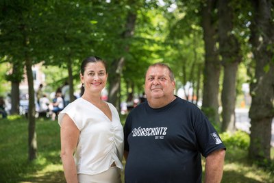 Lehrerin Romy Hansel und Ronny Günther aus der Elternschaft des Gymnasiums organisierten den Blaulichttag.