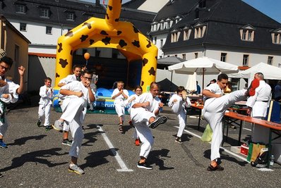 Der Nachwuchs des Karatevereins Zschopau beim Zschopauer Stadtfest.
