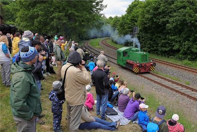 Film- und Fotofreunde kamen bei den Schwarzenberger Eisenbahntagen auf ihre Kosten. Viele Zuschauer verfolgten die Fahrzeugparade. 