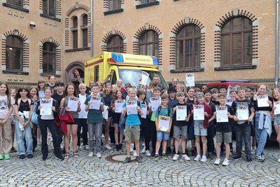 Die Fünftklässler erhielten nach der Teilnahme Zertifikate sowie eine Notfallbeatmungsmaske.