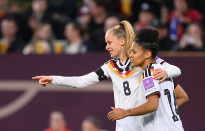 Zwei für die Insel: Vivien Endemann (l) wechselt nach Liverpool, Shekiera Martinez spielt bei West Ham.