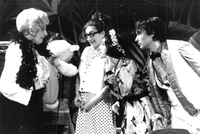 1996 am Theater Freiberg: Margot Siebenhaar, Conny Grotsch, Sylvia Hofrock und Andreas Kuznick (v. l.) in der Komödie „Eine etwas sonderbare Dame“.