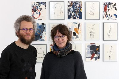 Während der Vernissage: Die Leizigerin Jana Vukovic mit ihrem Partner Konstantin Feig.