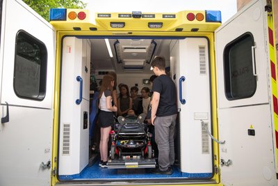 Auch ein Krankenwagen war da.