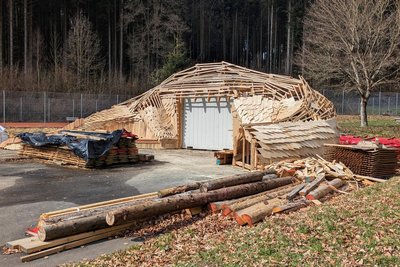 Hier entsteht die neue Außenküche des Erlebnislandes, deren Fassade wie ein Drache aussehen wird.