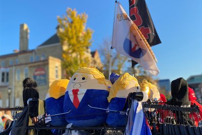 Trump-Souvenirs vor der Rally in Milwaukee.