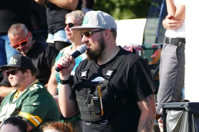 Der ehemalige Quarterback Dominic Oertel kümmert sich als Sportlicher Leiter auch um die Moderation der Heimspiele.