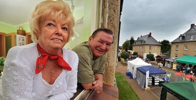 
              <p class="artikelinhalt">Das Volksfest vor der Haustür: Paul Orzechowski und Frau Gerlinde.</p>
            