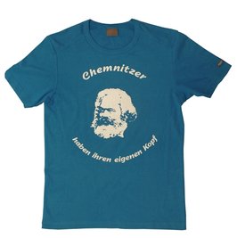 
              <p class="artikelinhalt">Platz 2: "Chemnitzer haben ihren eigenen Kopf": Die Chemnitzerin Ines Richter schickte ein fertig gestaltetes Shirt mit der Aufschrift.</p>
            