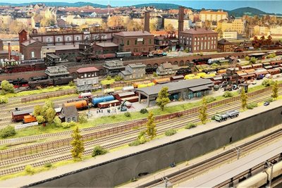 Die Modellbahnanlage in Hohenfichte spiegelt die deutsche Eisenbahngeschichte wider. 