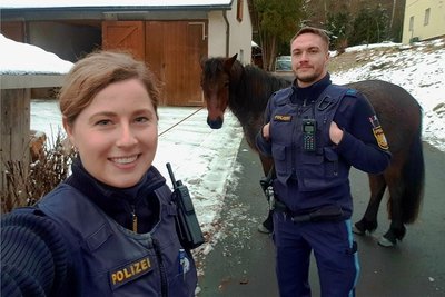 Eine Streife der Polizeiwache Selb hatte am Wochenende einen erfolgreichen Einsatz als Cowboys in Polizeiuniform. 