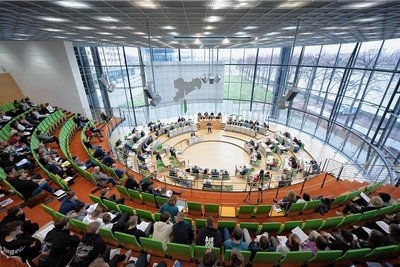 Sachsens 119 Landtagsabgeordneten winkt ab 1. April eine doppelte Erhöhung der Bezüge.