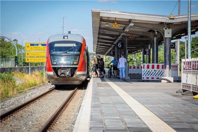Am modernisierten Doppelbahnsteig 5/6 wird ab nächste Woche der erste Aufzug eingebaut. 