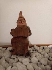 Ein alter Gartenzwerg darf in der Schau natürlich nicht fehlen.