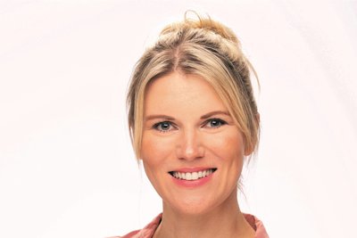 Saskia Niechzial ist Grundschullehrerin, Bloggerin und Autorin des Buches "Hallo Schulanfang".