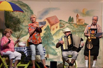 Das Kottengrüner Trämpele ist am 28. August ab 18 Uhr im Komturhof in Plauen zu erleben. Von links: Hella Schaller, Antje Poller, Gert Badstübner und Andreas Poller. 