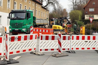 Die Arbeiten auf der B 173 in Niederschöna bei Freiberg in Richtung Dresden sind angelaufen.