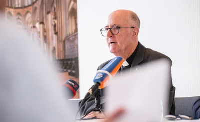 Domprobst Guido Assmann verteidigte bei der Pressekonferenz die neuen Eintrittspreise.