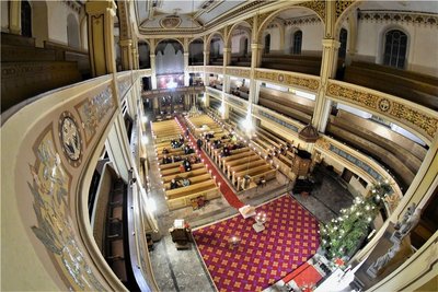 Die Stadtkirche St. Aegidien in Frankenberg war zum Konzert vor allem mit Kerzen beleuchtet. 