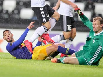 Leipzigs Matheus Cunha im Duell mit Trondheim-Keeper André Hansen.