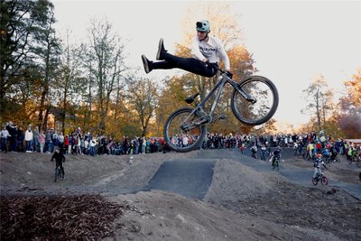 Der Pumptrack in Rodewisch ist immer eine Attraktion und wird von vielen Jugendlichen geliebt. Zur Laga 2029 wird er wahrscheinlich nur mit Eintrittskarte zugänglich sein.