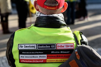 So genannter „Reichsbürger“ bei einer Demonstration in Berlin.
