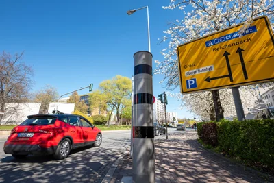 An der Straße der Deutschen Einheit/Gottschaldstraße überwacht die Stadtverwaltung die Höchstgeschwindigkeit von 50 Kilometer pro Stunde.