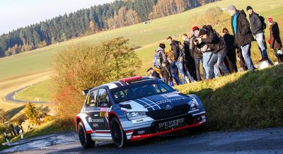 Carsten Mohe und Alexander Hirsch auf einem Abschnitt der Sachsen-Rallye, als die Erzgebirger noch gut im Rennen lagen. 